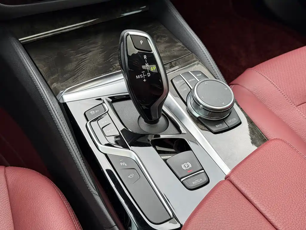 BMW 5 Series — миниатюра 14