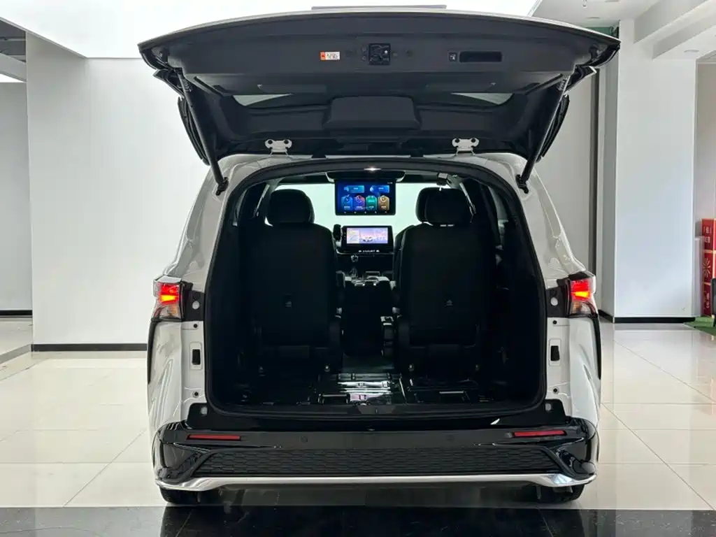 Toyota Granvia — миниатюра 14