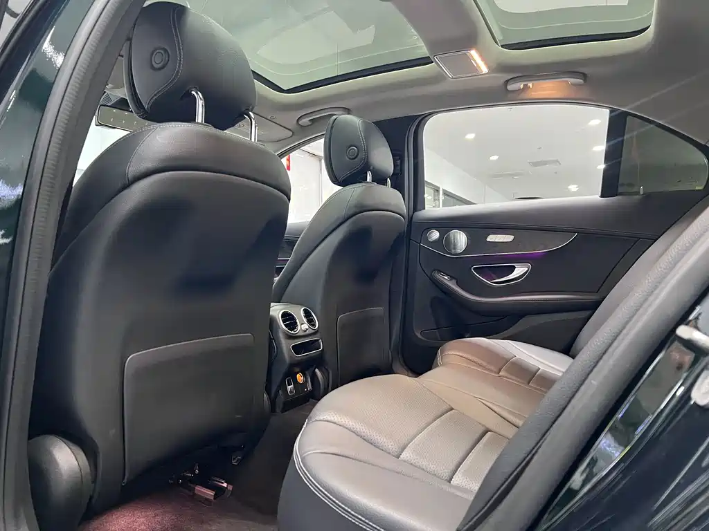 Mercedes-Benz C-Class — миниатюра 12