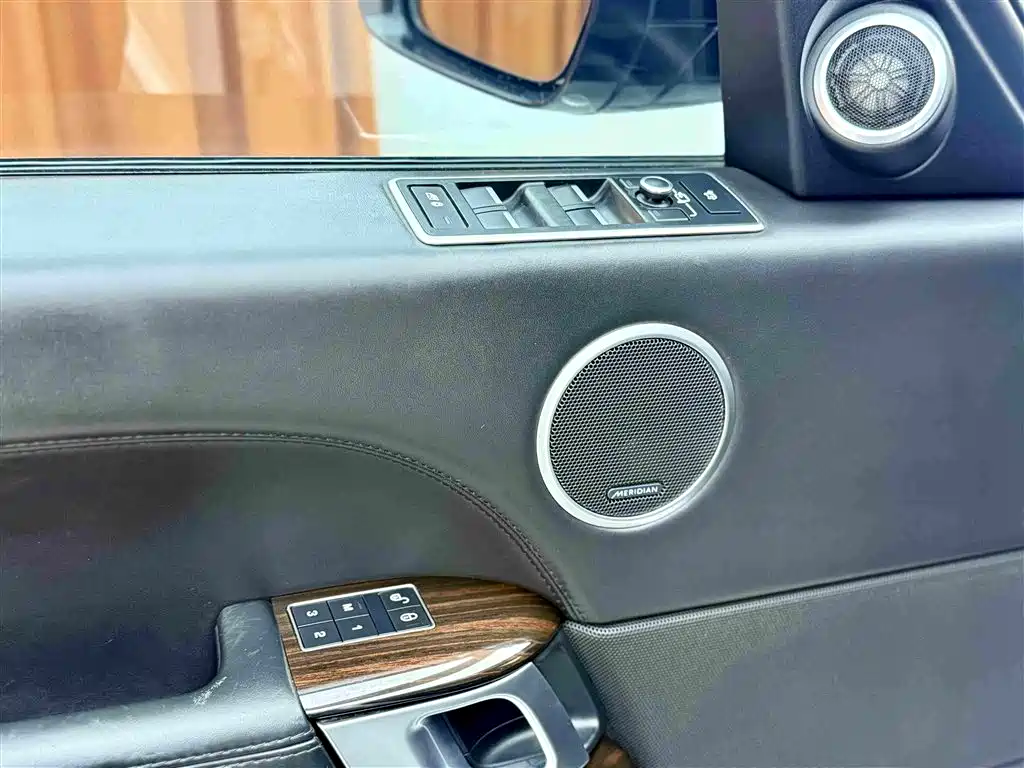 Land Rover Range Rover — миниатюра 15