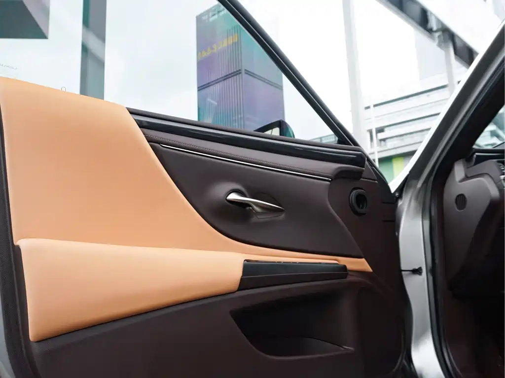 Lexus ES — миниатюра 10