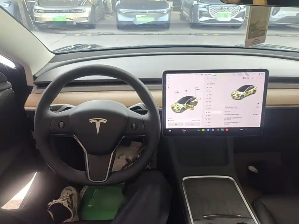 Tesla Model 3 — миниатюра 10