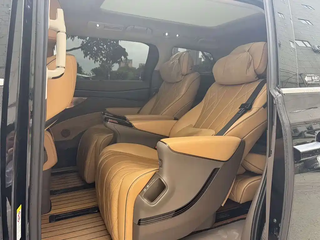 Denza D9 2022 DM-i 1040 Luxury