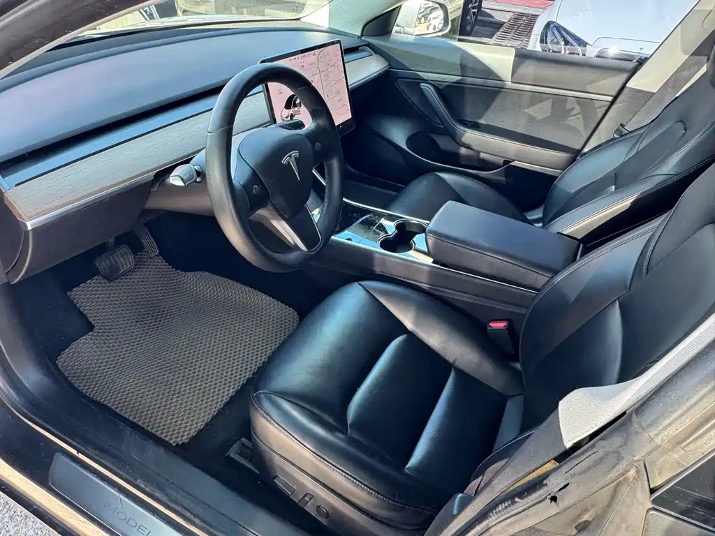 Tesla Model 3 — миниатюра 7