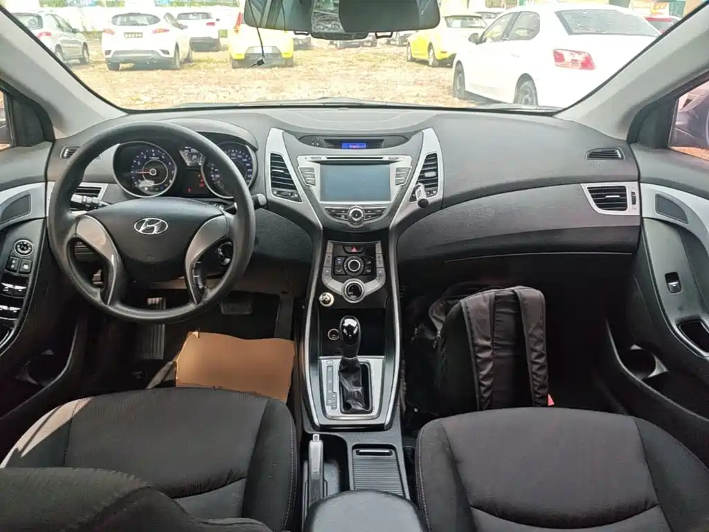 Hyundai Elantra Langdong — миниатюра 10