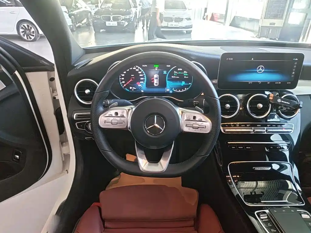 Mercedes-Benz C-Class — миниатюра 11