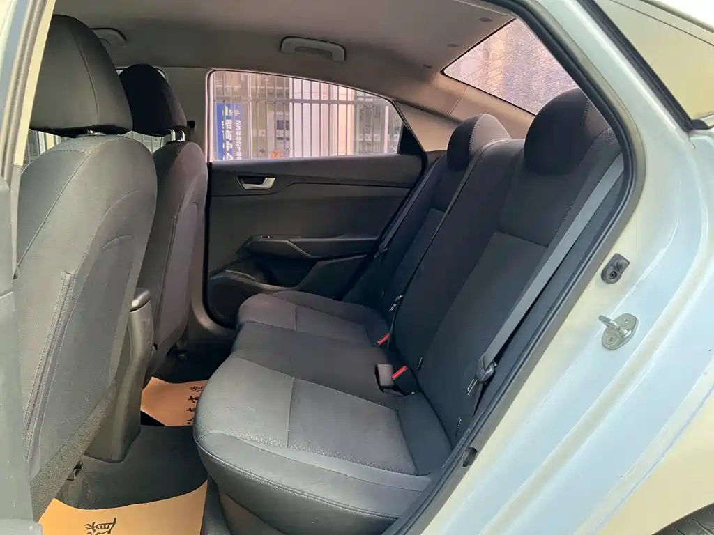 Hyundai Verna — миниатюра 4