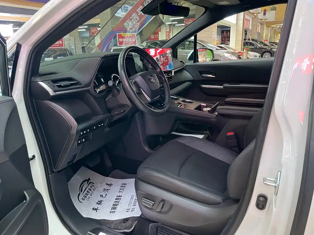 Toyota Sienna — миниатюра 16