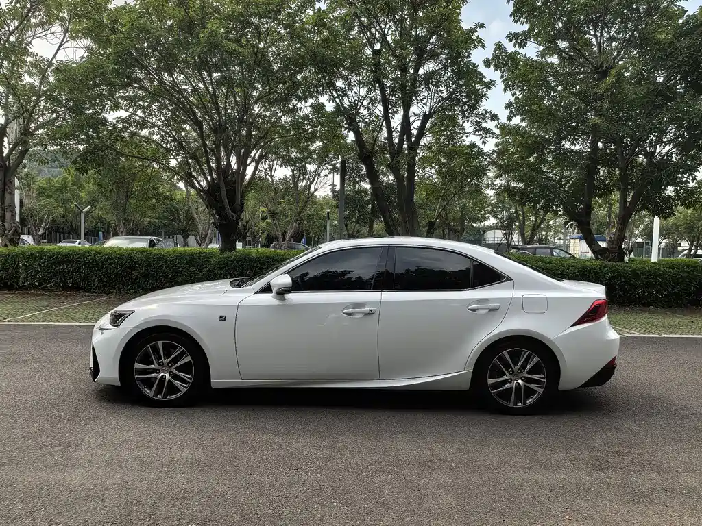 Lexus IS — миниатюра 4