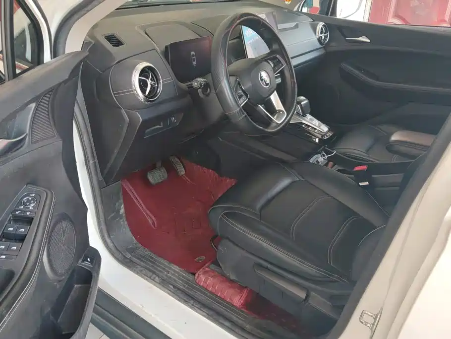 BYD Yuan EV — миниатюра 9