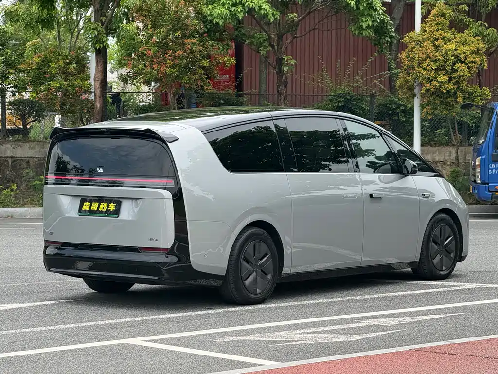 Li Auto MEGA 2024 Ultra