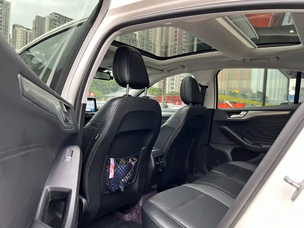Ford Focus — миниатюра 10