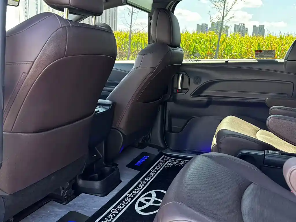 Toyota Granvia — миниатюра 8