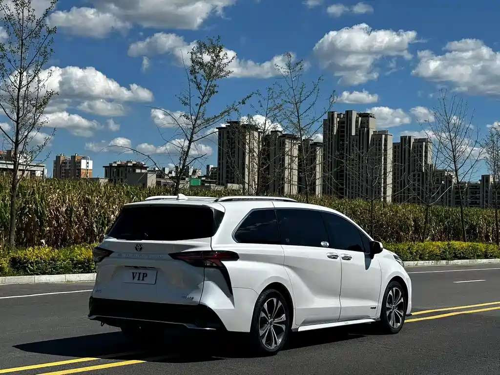 Toyota Granvia — миниатюра 7