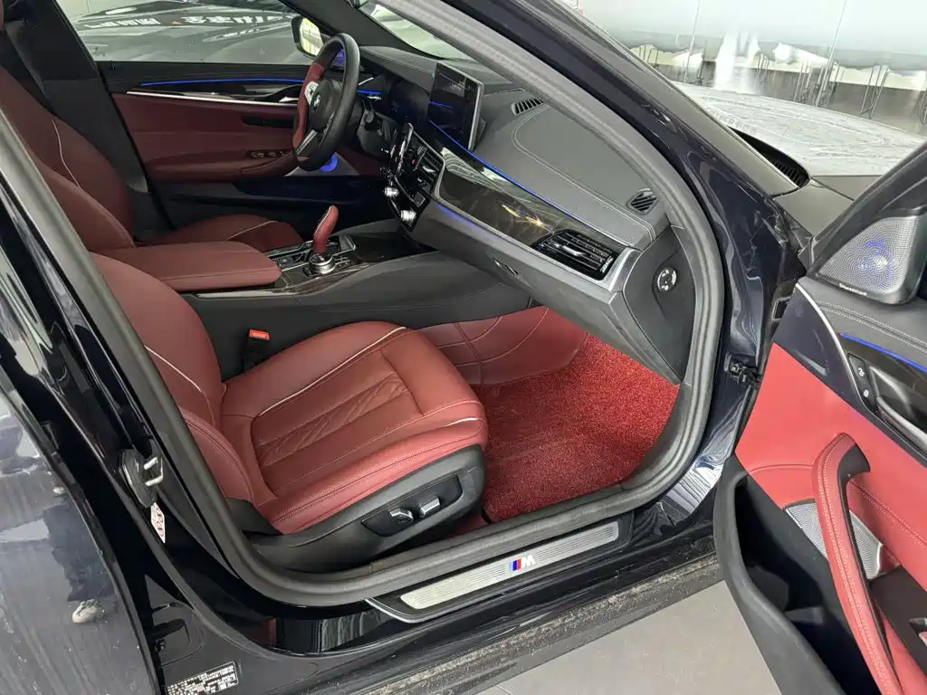 BMW 5 Series — миниатюра 9