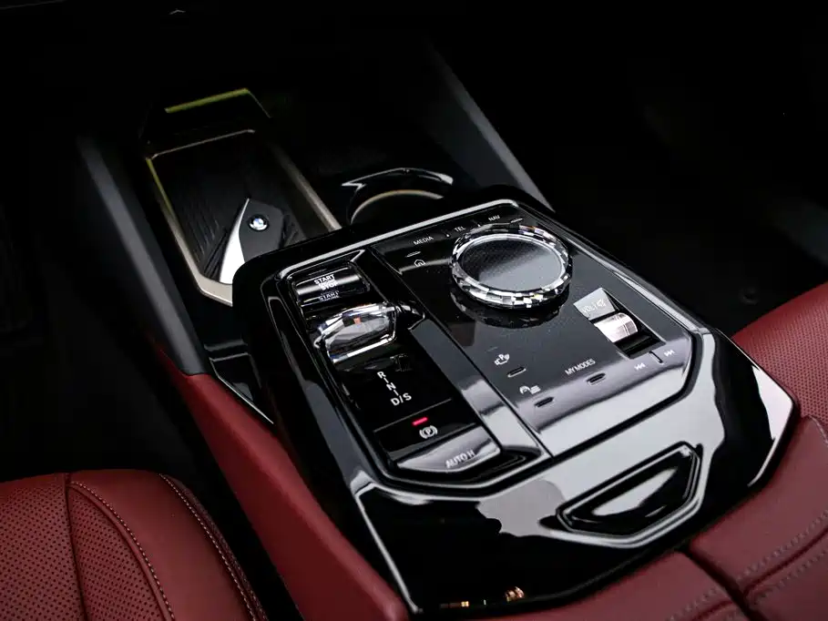 BMW 5 Series — миниатюра 10
