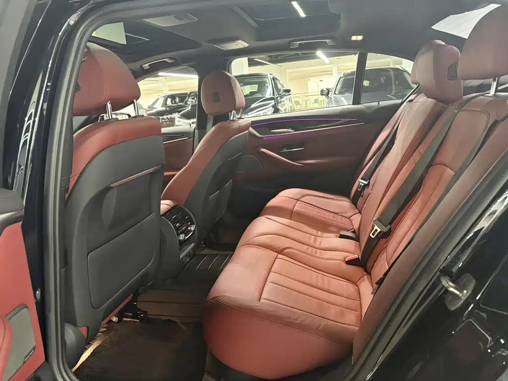BMW 5 Series — миниатюра 8