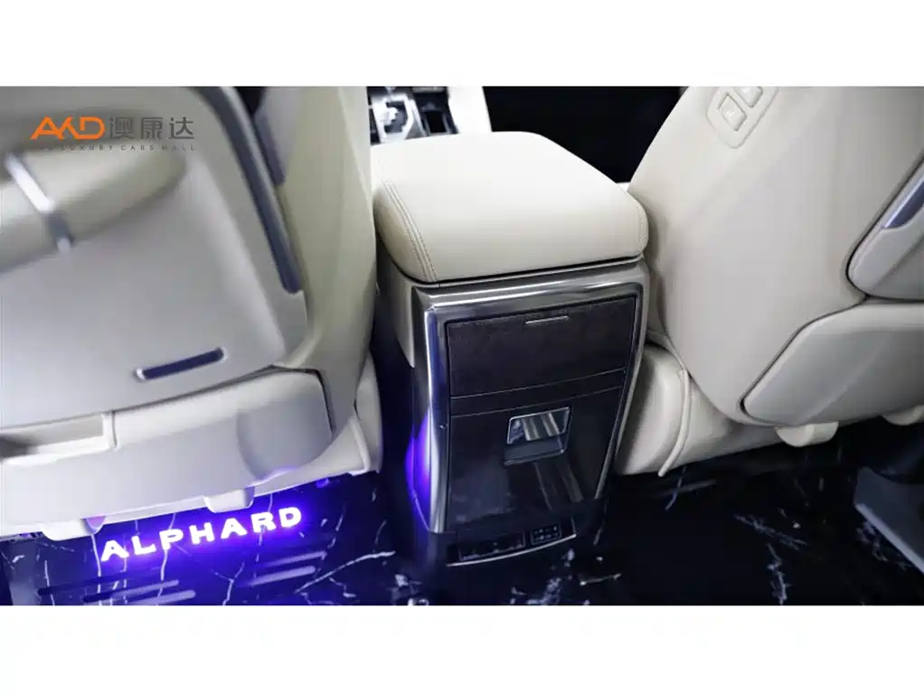 Toyota Alphard — миниатюра 10