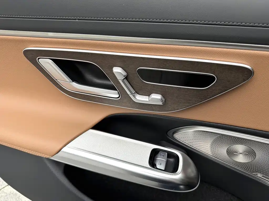 Mercedes-Benz E-Class — миниатюра 8
