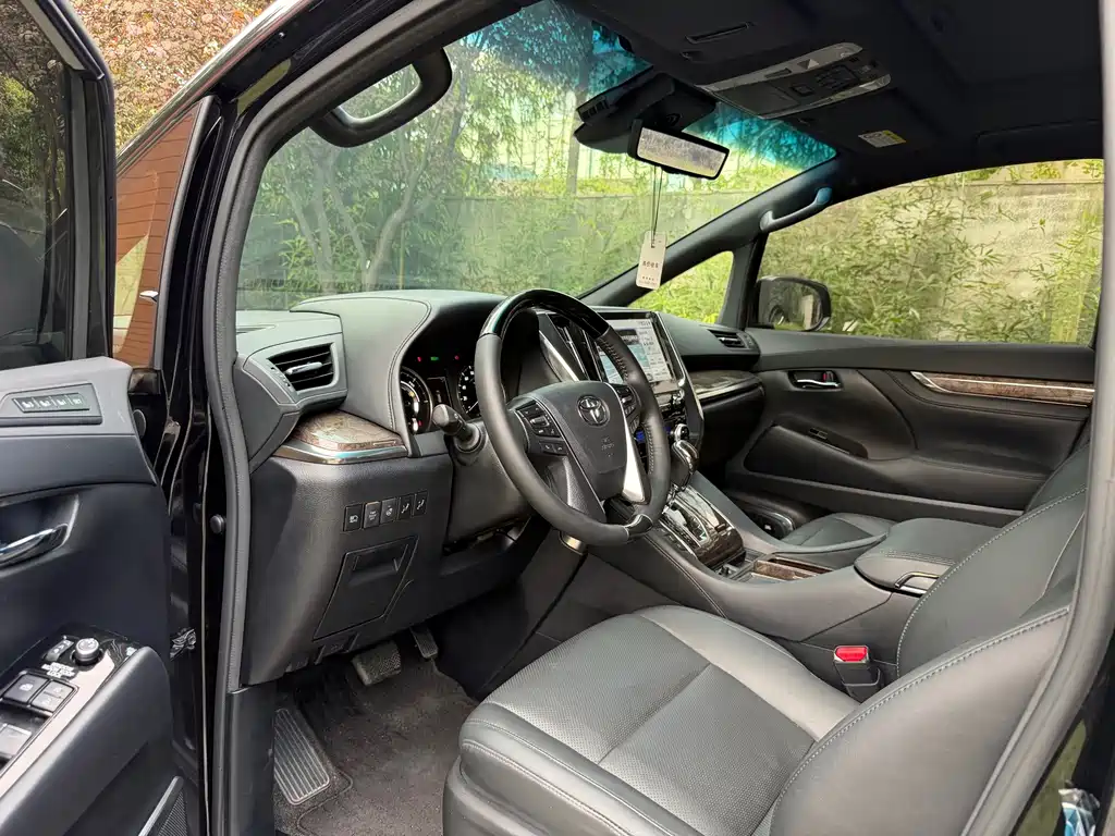 Toyota Vellfire — миниатюра 3