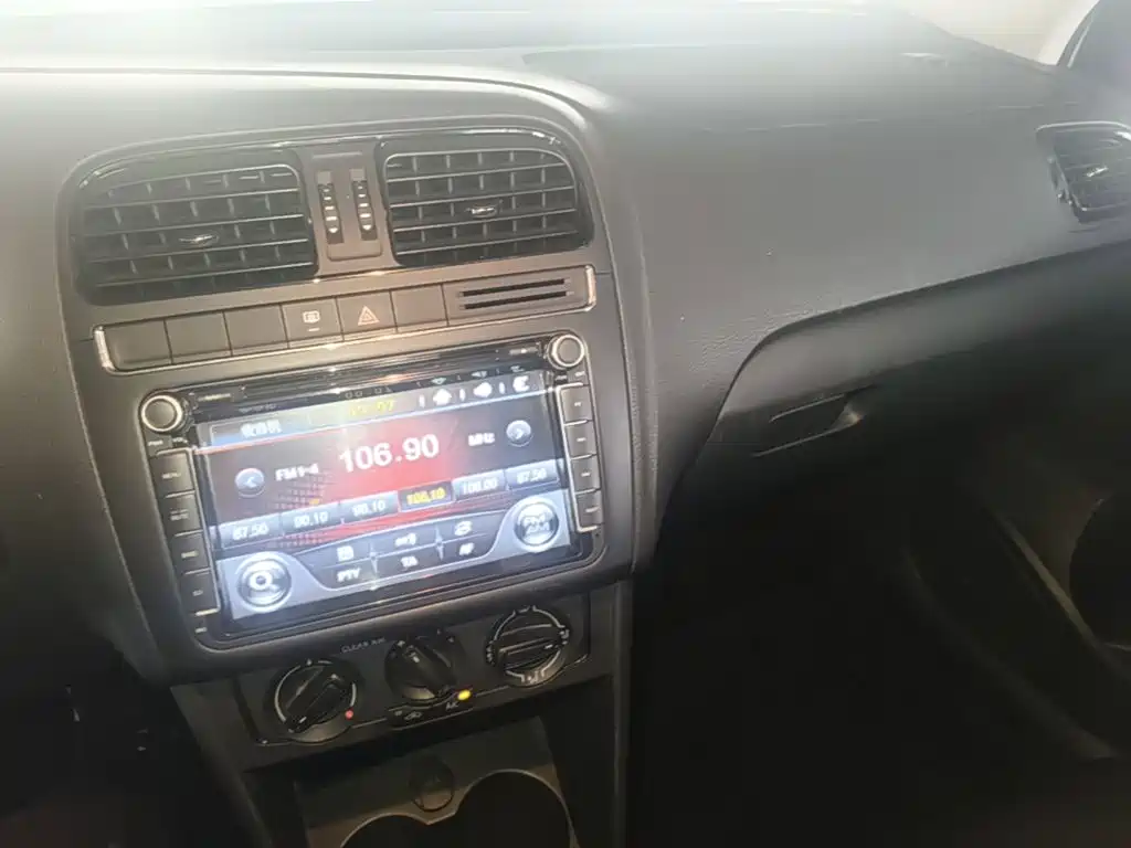 Volkswagen Polo — миниатюра 13