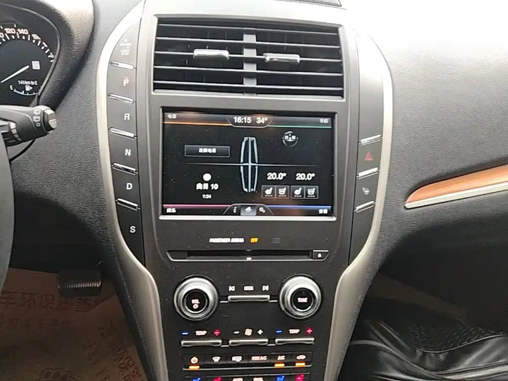 Lincoln MKC — миниатюра 13