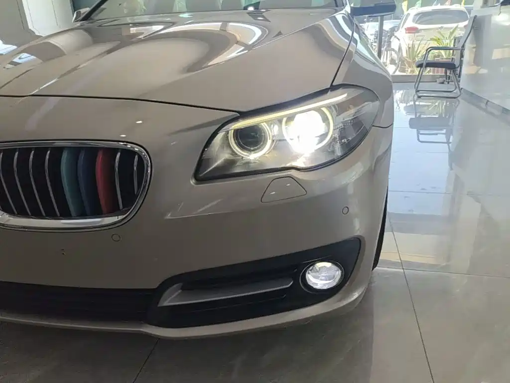 BMW 5 Series (Import) — миниатюра 24