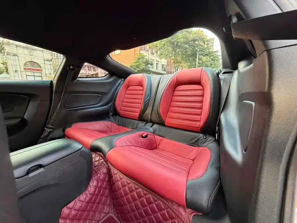 Ford Mustang — миниатюра 14