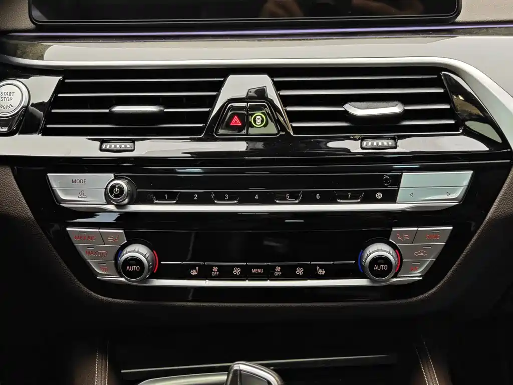 BMW 5 Series — миниатюра 13
