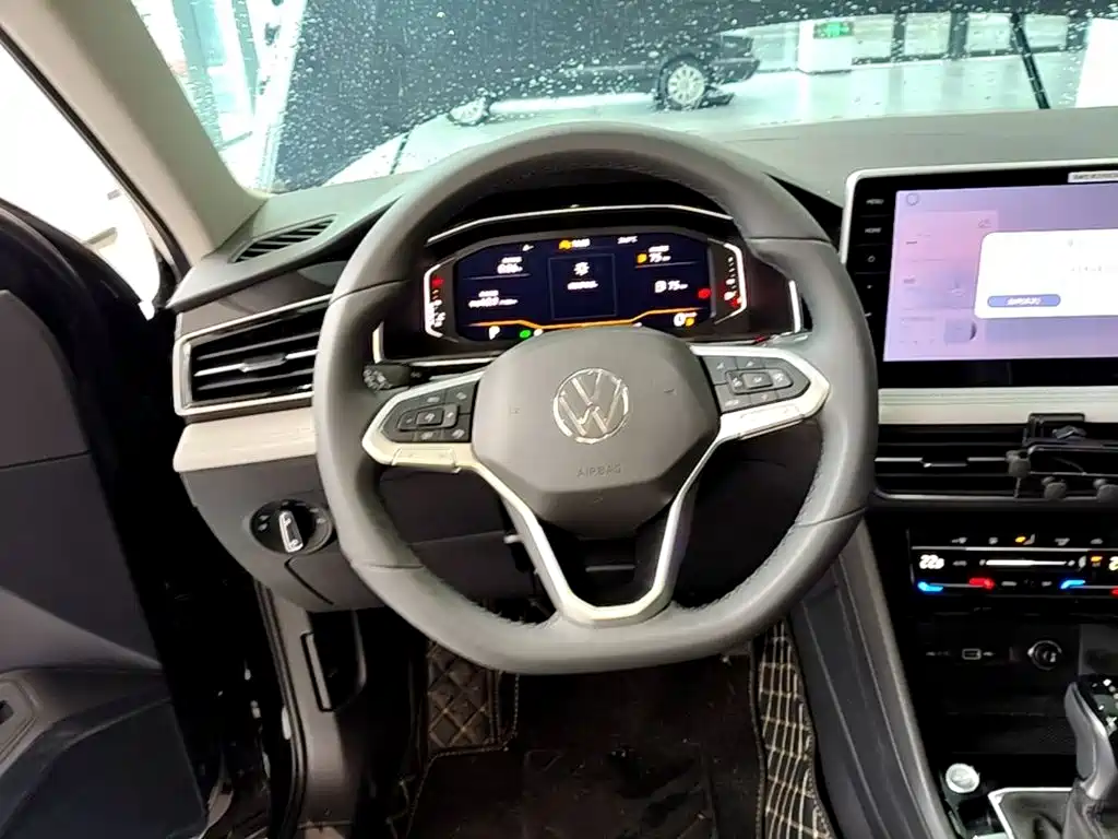 Volkswagen Tiguan L — миниатюра 11