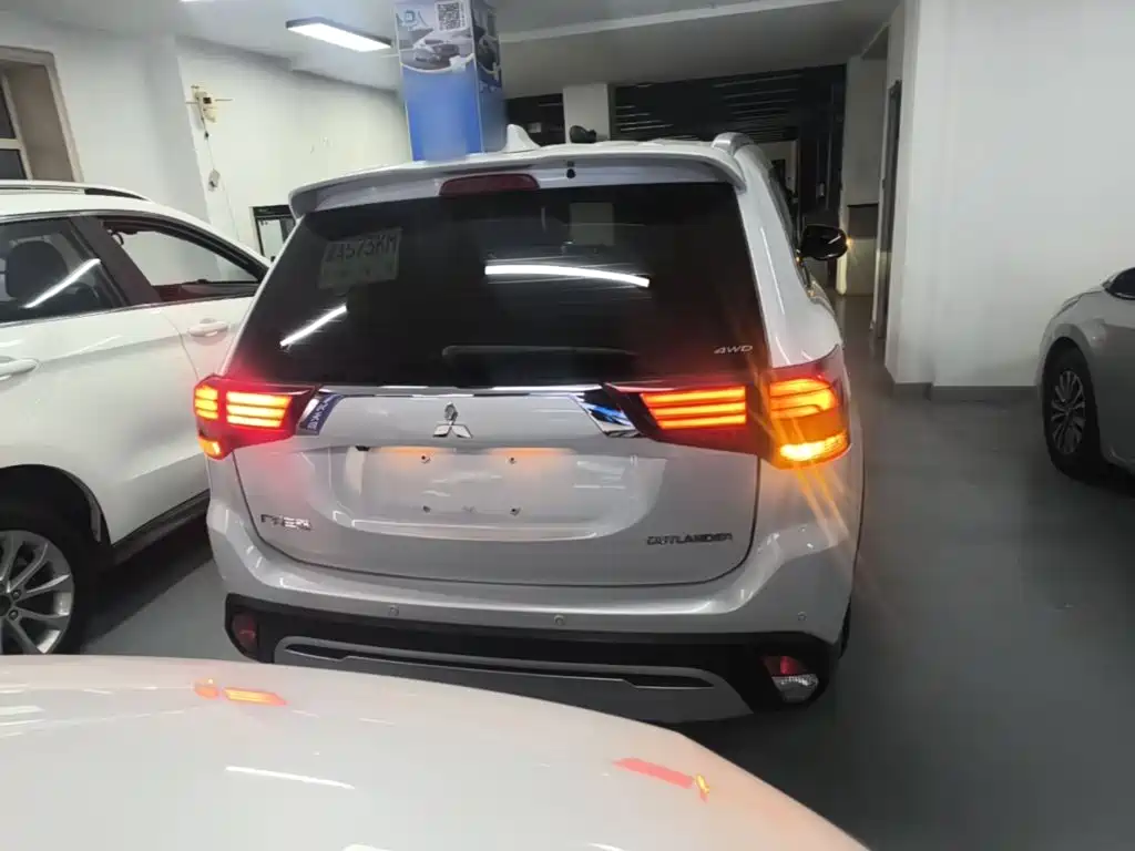 Mitsubishi Outlander — миниатюра 6