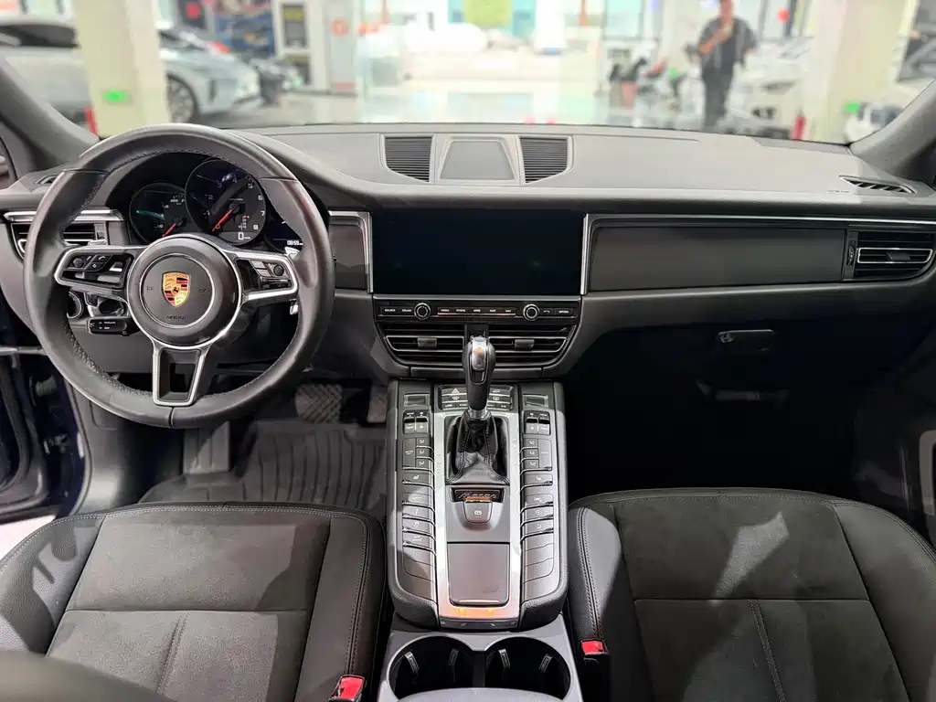 Porsche Macan — миниатюра 10