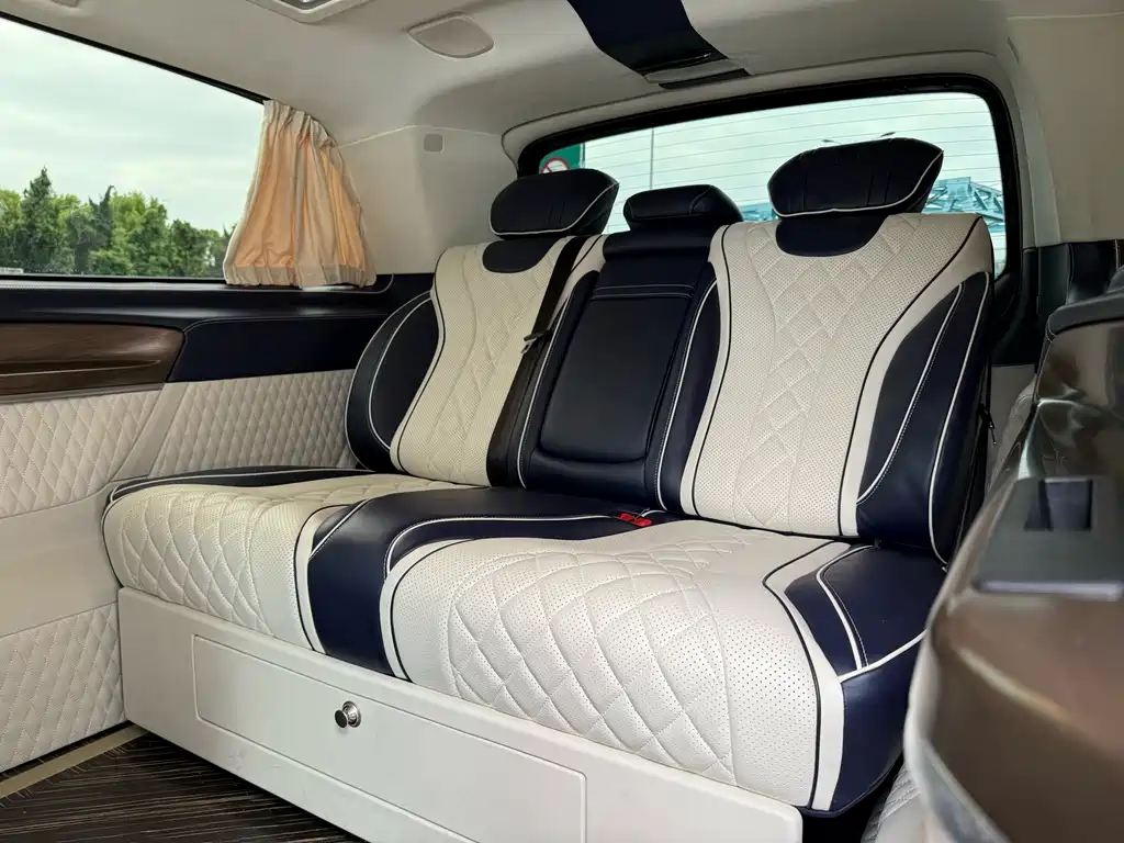 Mercedes-Benz V-Class — миниатюра 6