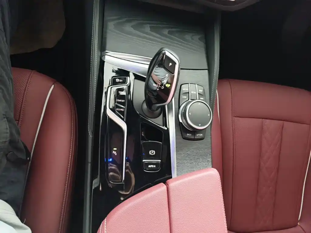 BMW 5 Series — миниатюра 14
