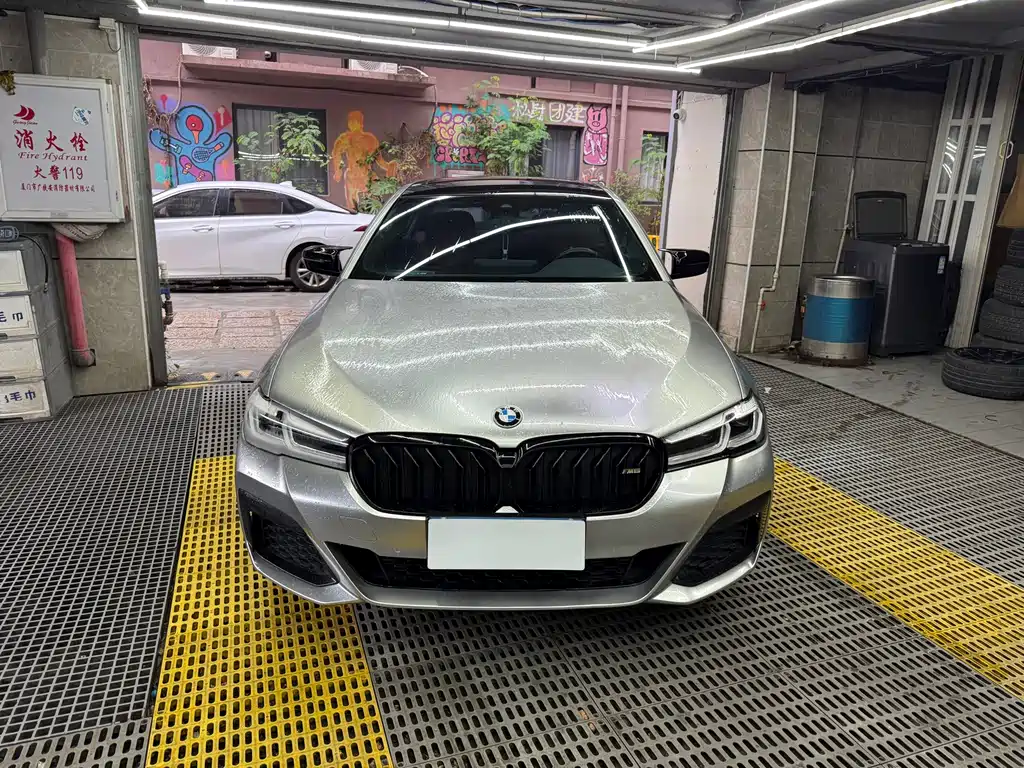 BMW 5 Series — миниатюра 2