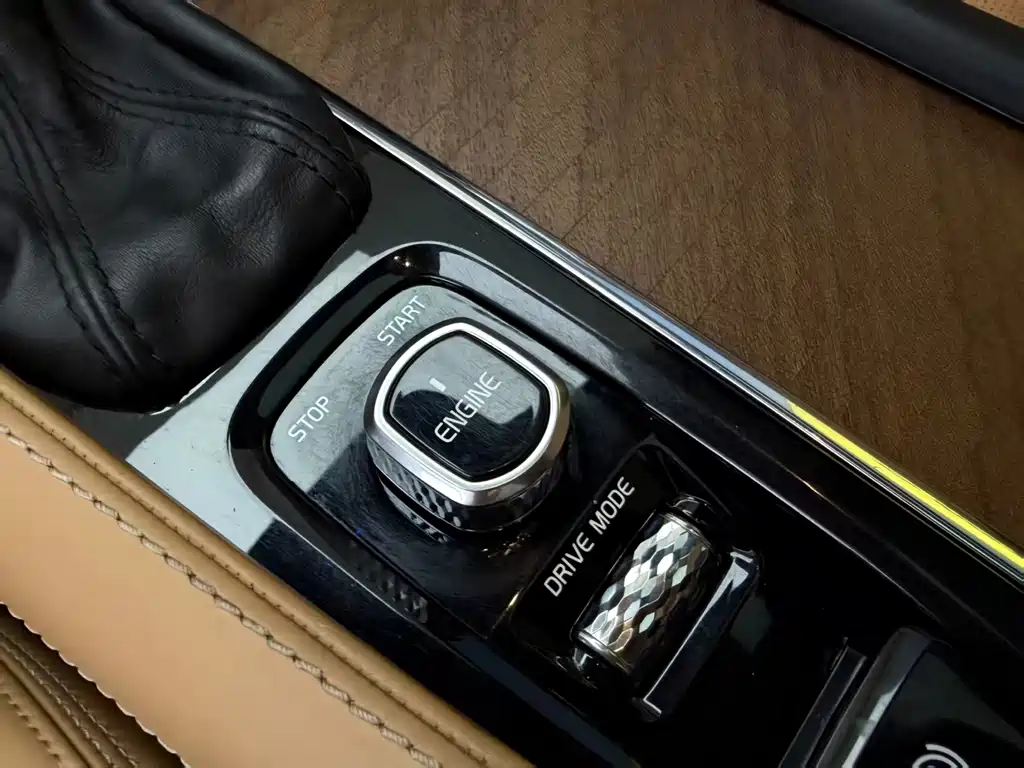 Volvo XC90 — миниатюра 4