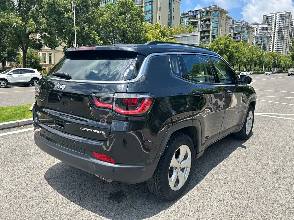 Jeep Compass — миниатюра 7