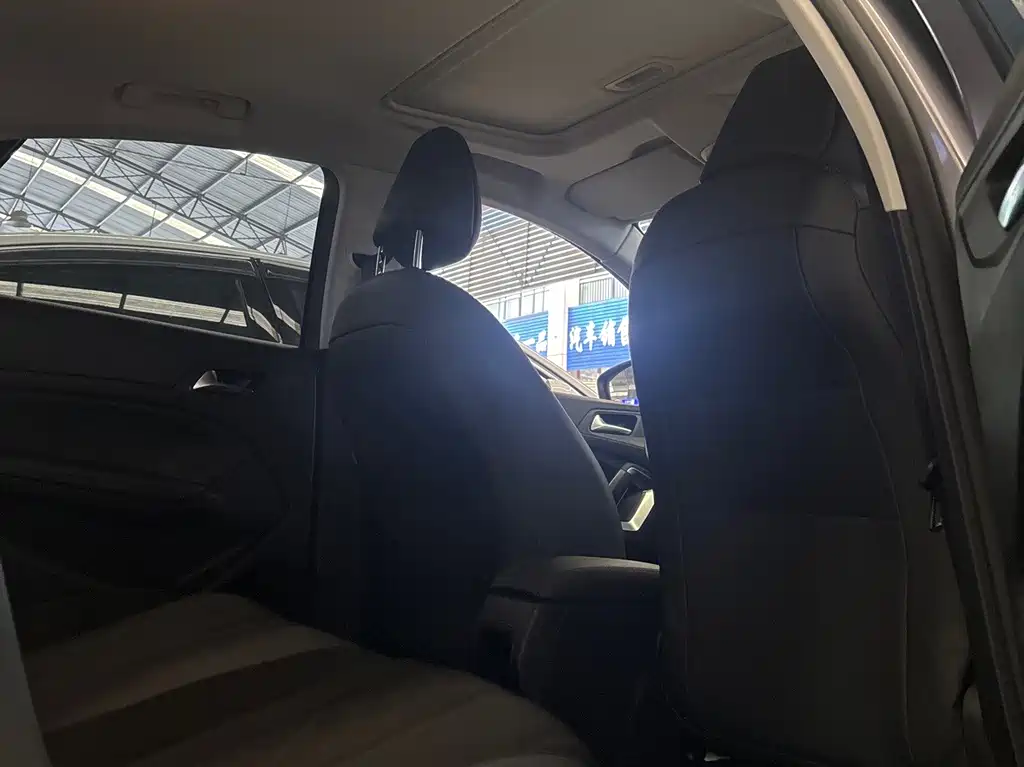 Peugeot 308 — миниатюра 15