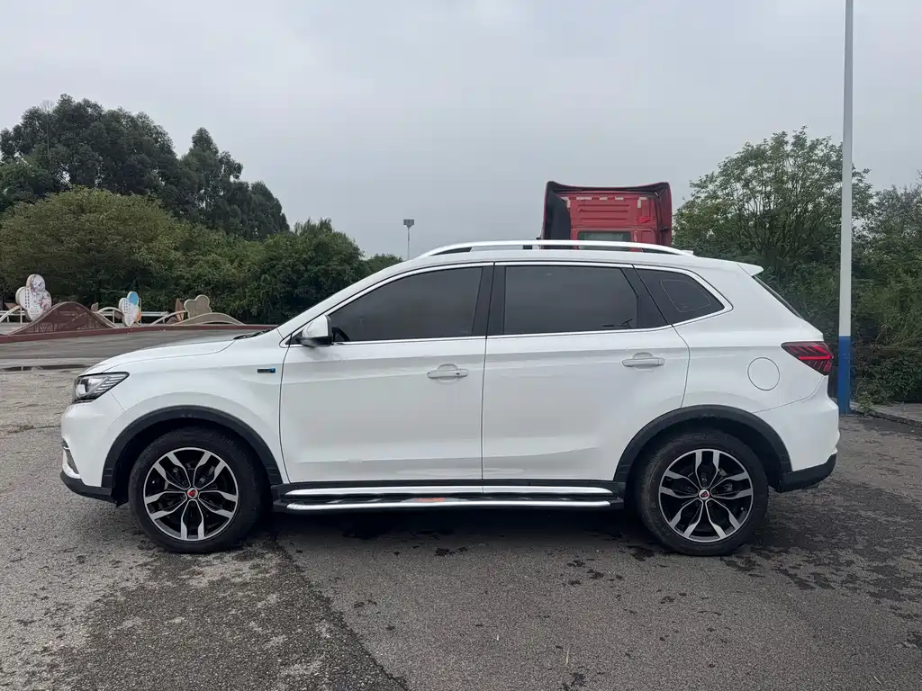Roewe RX5 — миниатюра 4