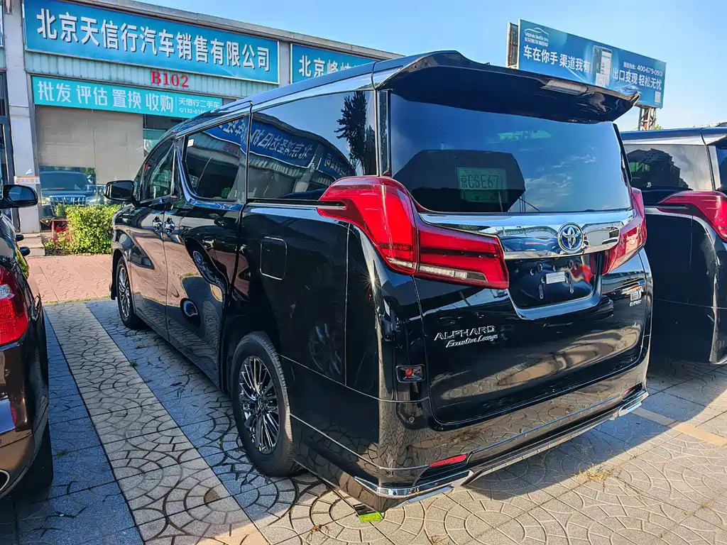 Toyota Alphard — миниатюра 4