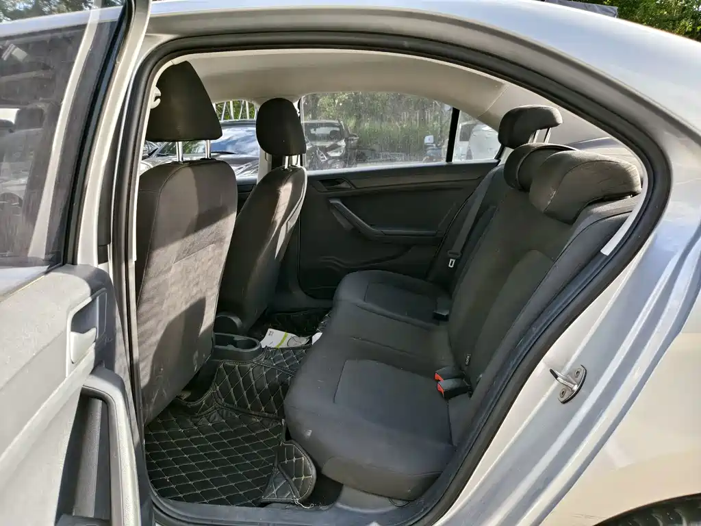 Volkswagen Jetta — миниатюра 8