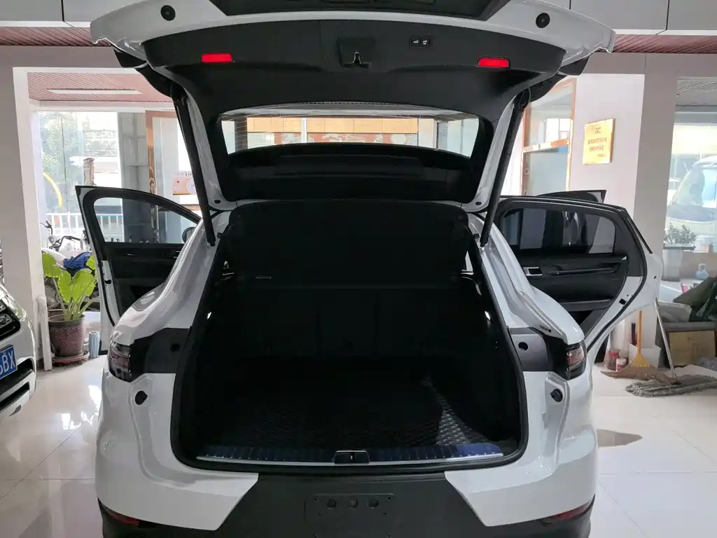 Porsche Cayenne — миниатюра 6