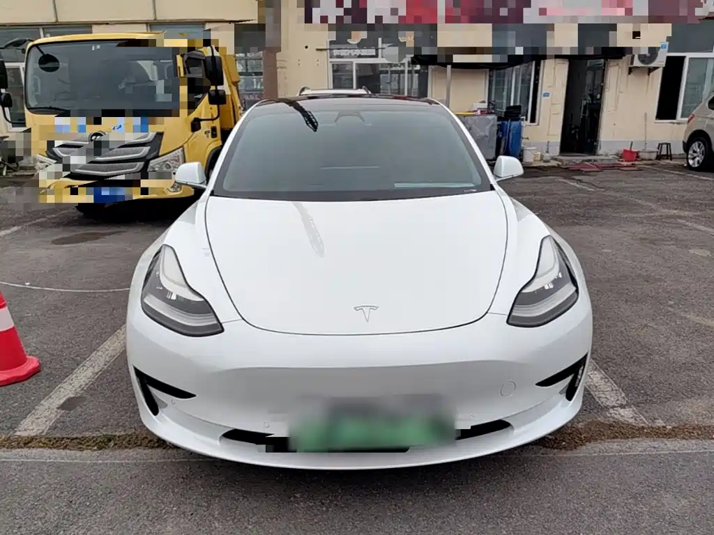Tesla Model 3 — миниатюра 3