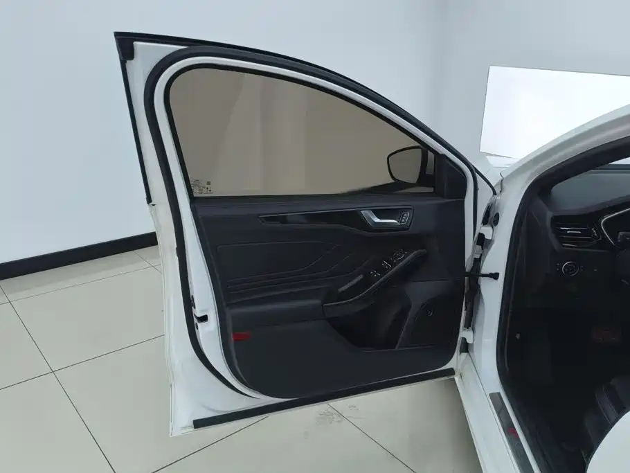 Ford Focus — миниатюра 7