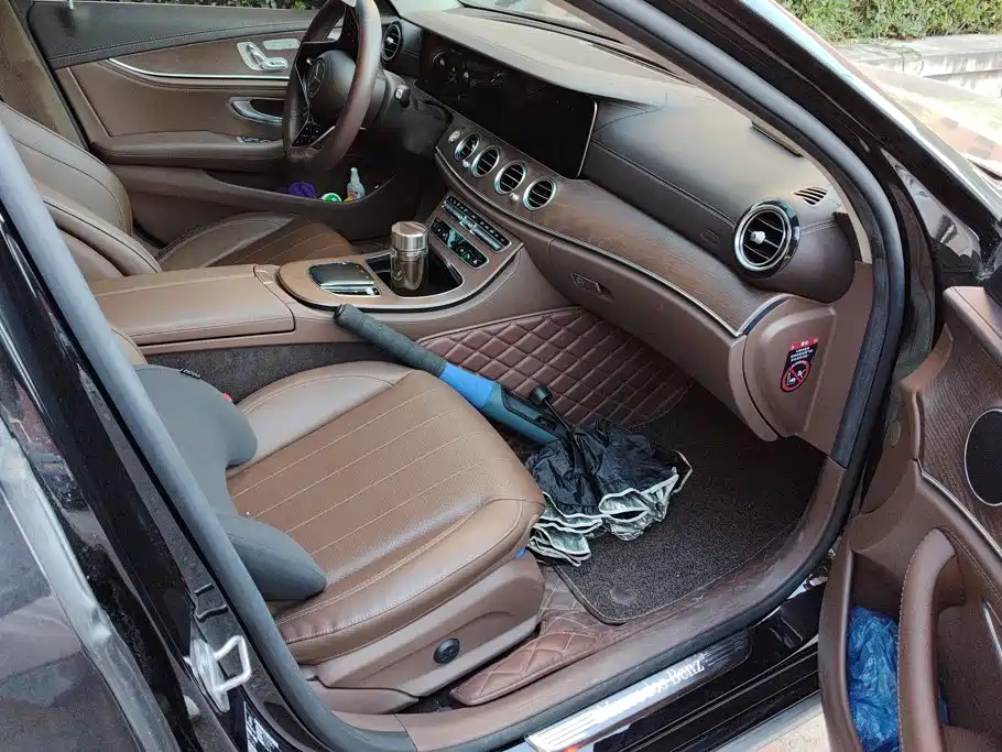 Mercedes-Benz E-Class — миниатюра 8