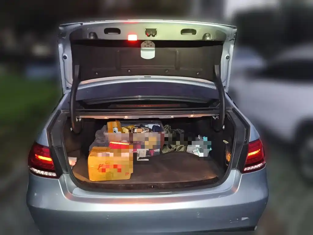 Mercedes-Benz E-Class — миниатюра 10