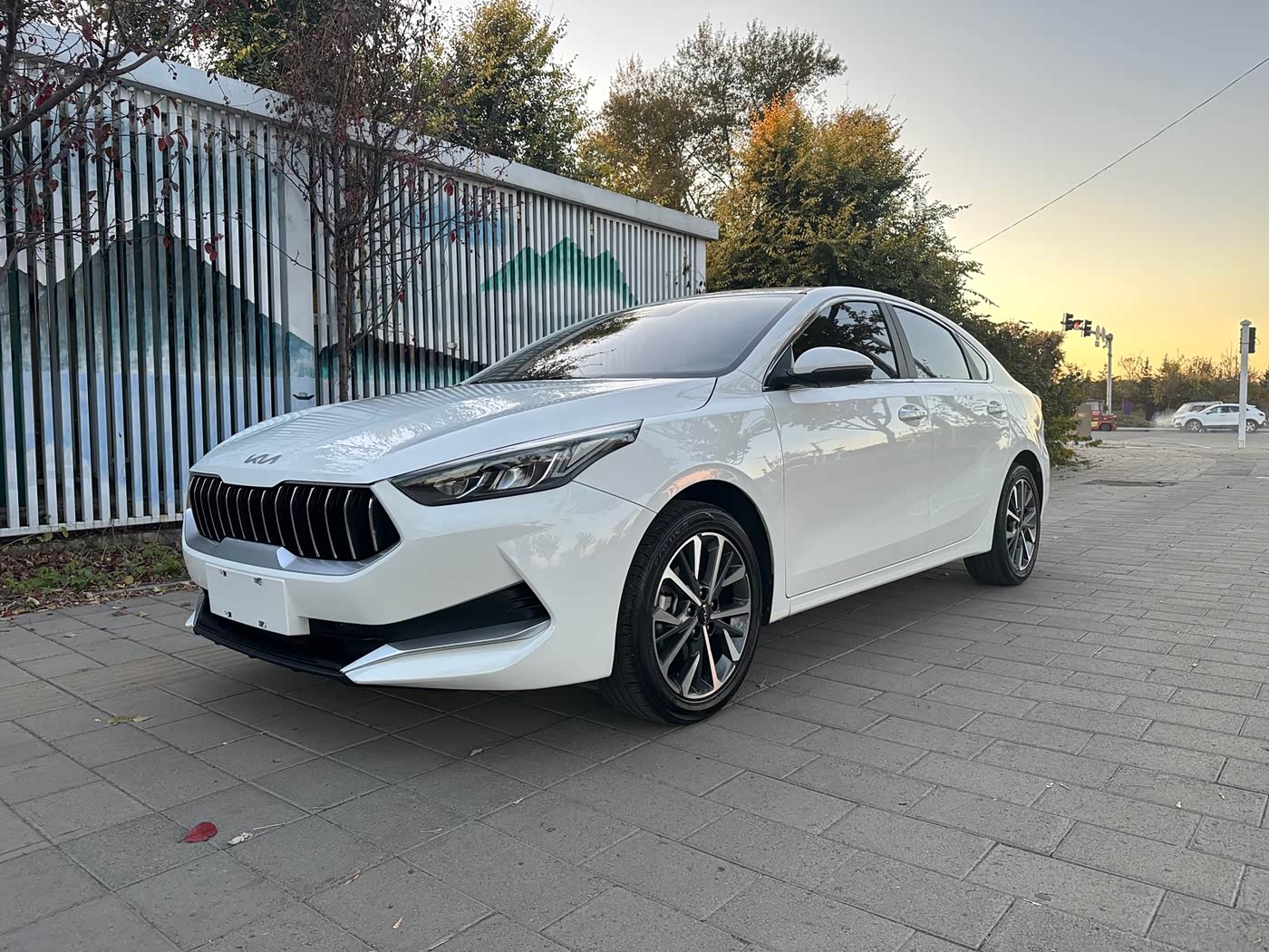 Kia K3 1.5 л 2023 г. Белый, пробег 32000 км