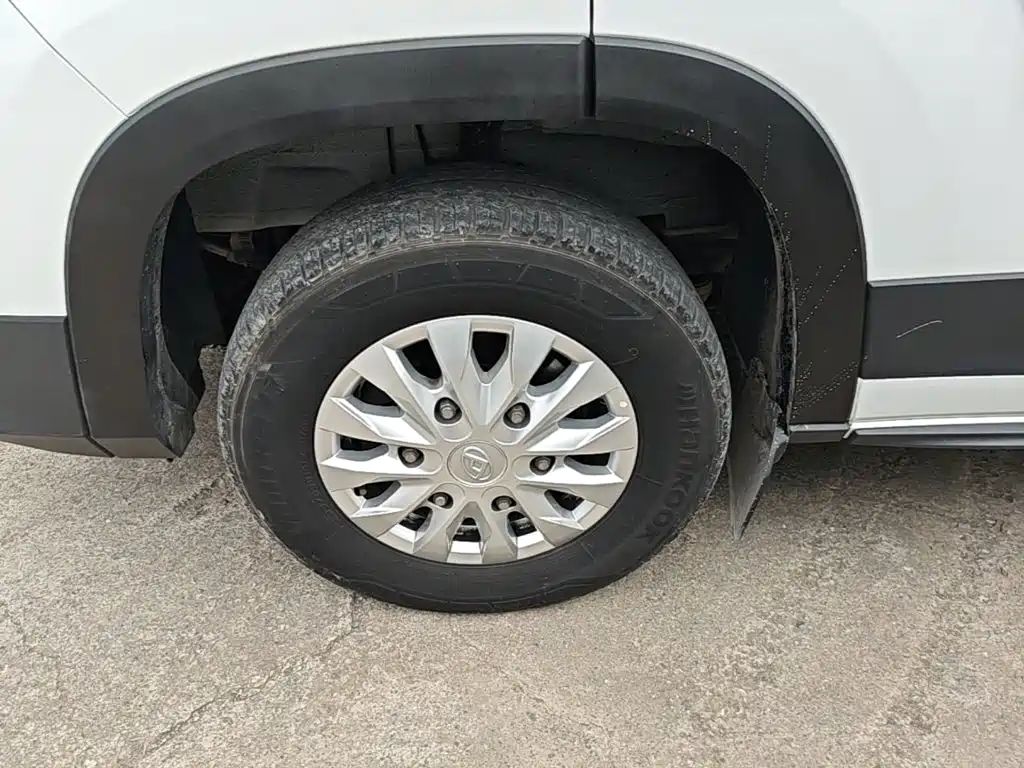 MAXUS V90 — миниатюра 23