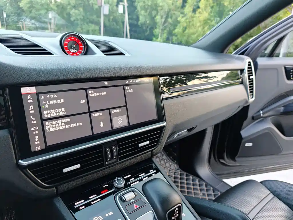 Porsche Cayenne — миниатюра 18