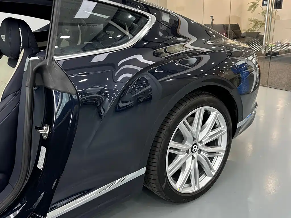 Bentley Continental PHEV — миниатюра 8